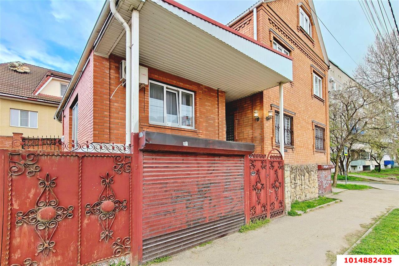 Фото №19: Дом <span class="whitespace-nowrap">250 м²</span> <span class="whitespace-nowrap">+ 3 сот.</span>, <span class="whitespace-nowrap">3 эт.</span> - Краснодар, Центральный внутригородской округ, Покровка, мкр. Центральный, ул. Ломоносова, 12