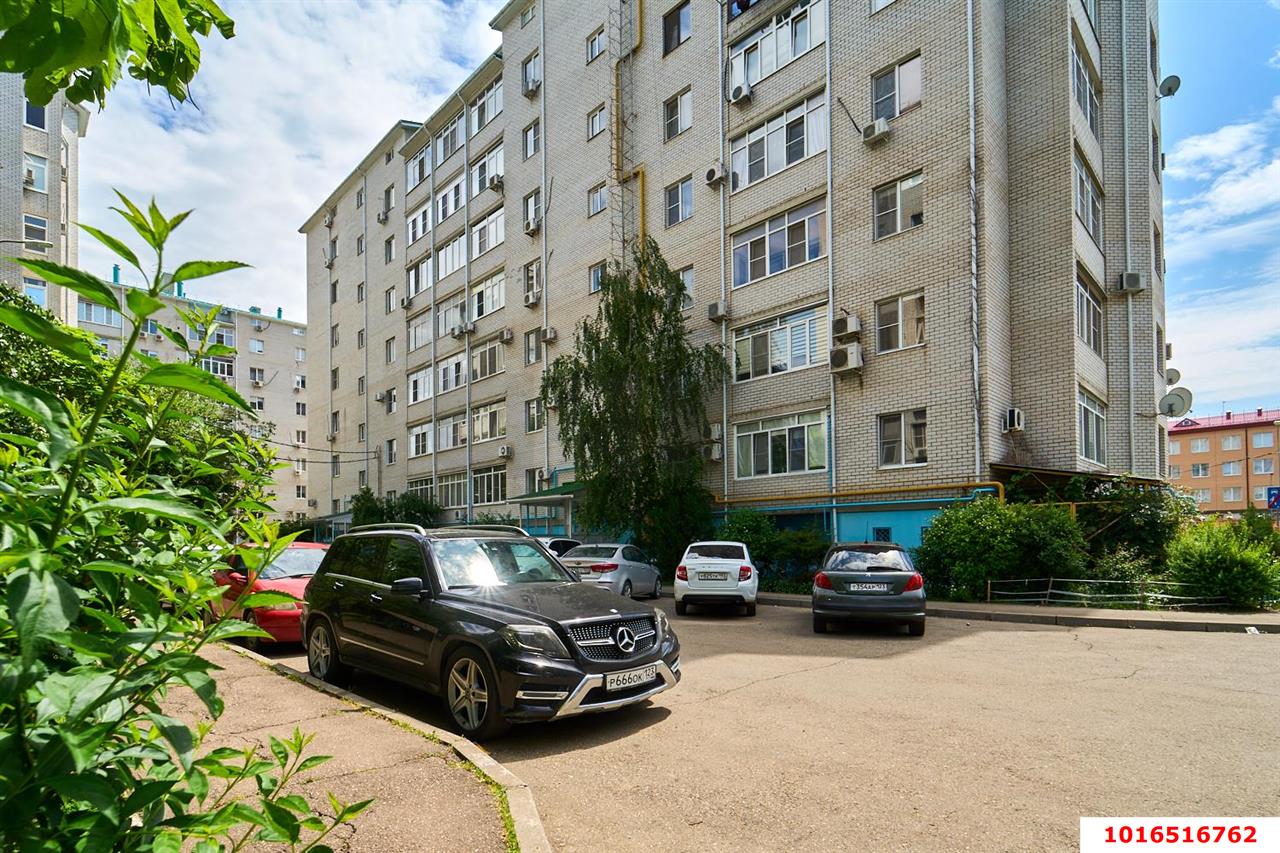 Фото №17: 2-комнатная квартира <span class="whitespace-nowrap">74 м²</span>, <span class="whitespace-nowrap">1/8 эт.</span> - Краснодар, Прикубанский внутригородской округ, мкр. Восточно-Кругликовский, ул. Черкасская, 63