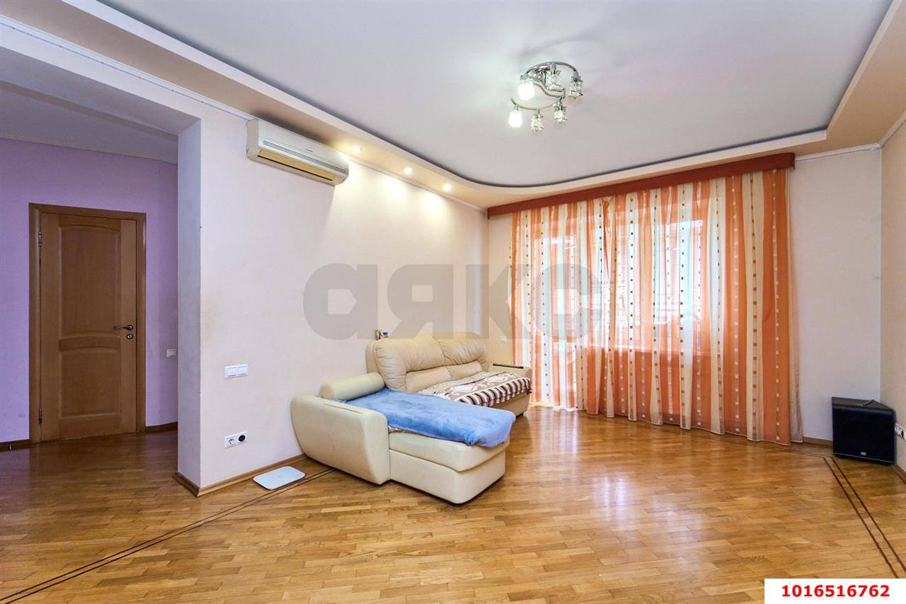 Фото №3: 2-комнатная квартира <span class="whitespace-nowrap">74 м²</span>, <span class="whitespace-nowrap">1/8 эт.</span> - Краснодар, Прикубанский внутригородской округ, мкр. Восточно-Кругликовский, ул. Черкасская, 63