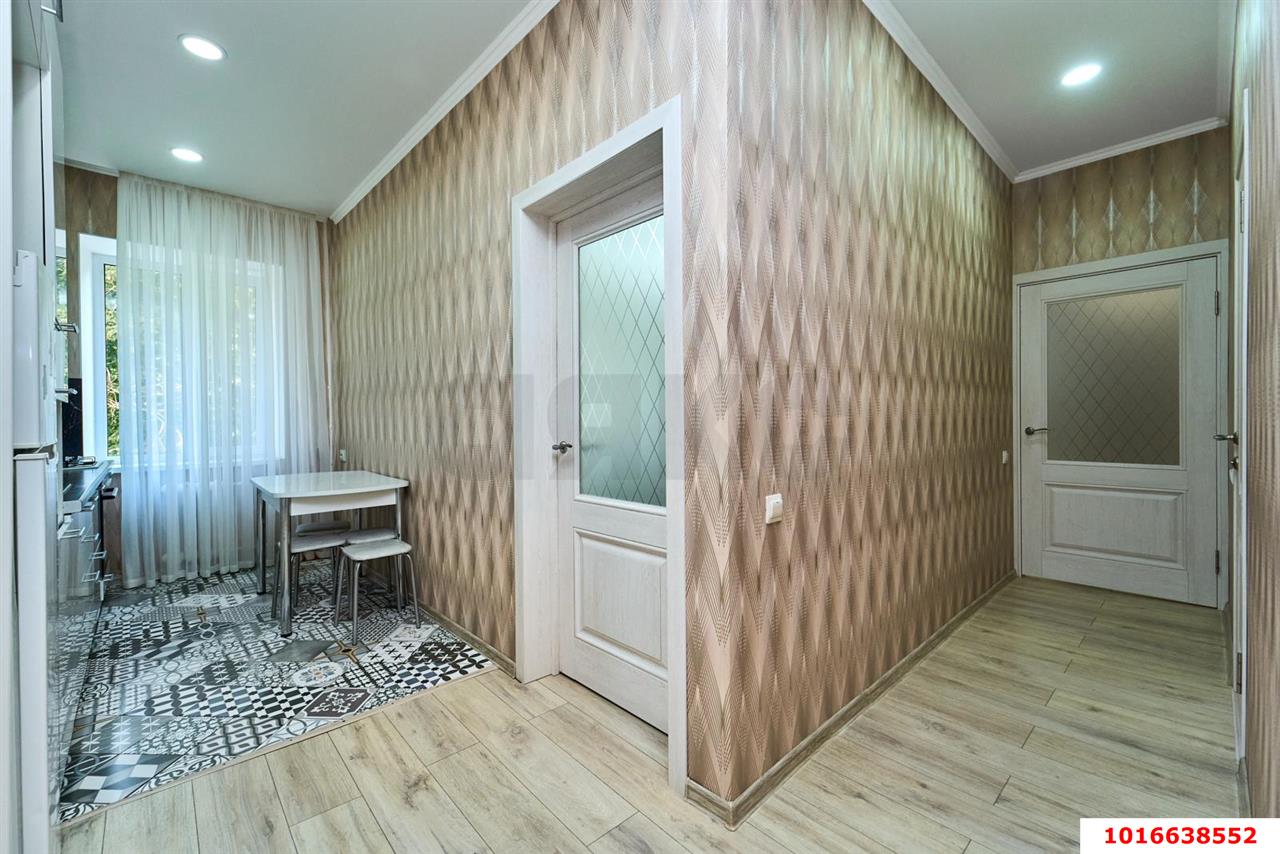 Фото №4: 2-комнатная квартира <span class="whitespace-nowrap">56 м²</span>, <span class="whitespace-nowrap">2/5 эт.</span> - Краснодар, Центральный внутригородской округ, мкр. Центральный, ул. Орджоникидзе, 56