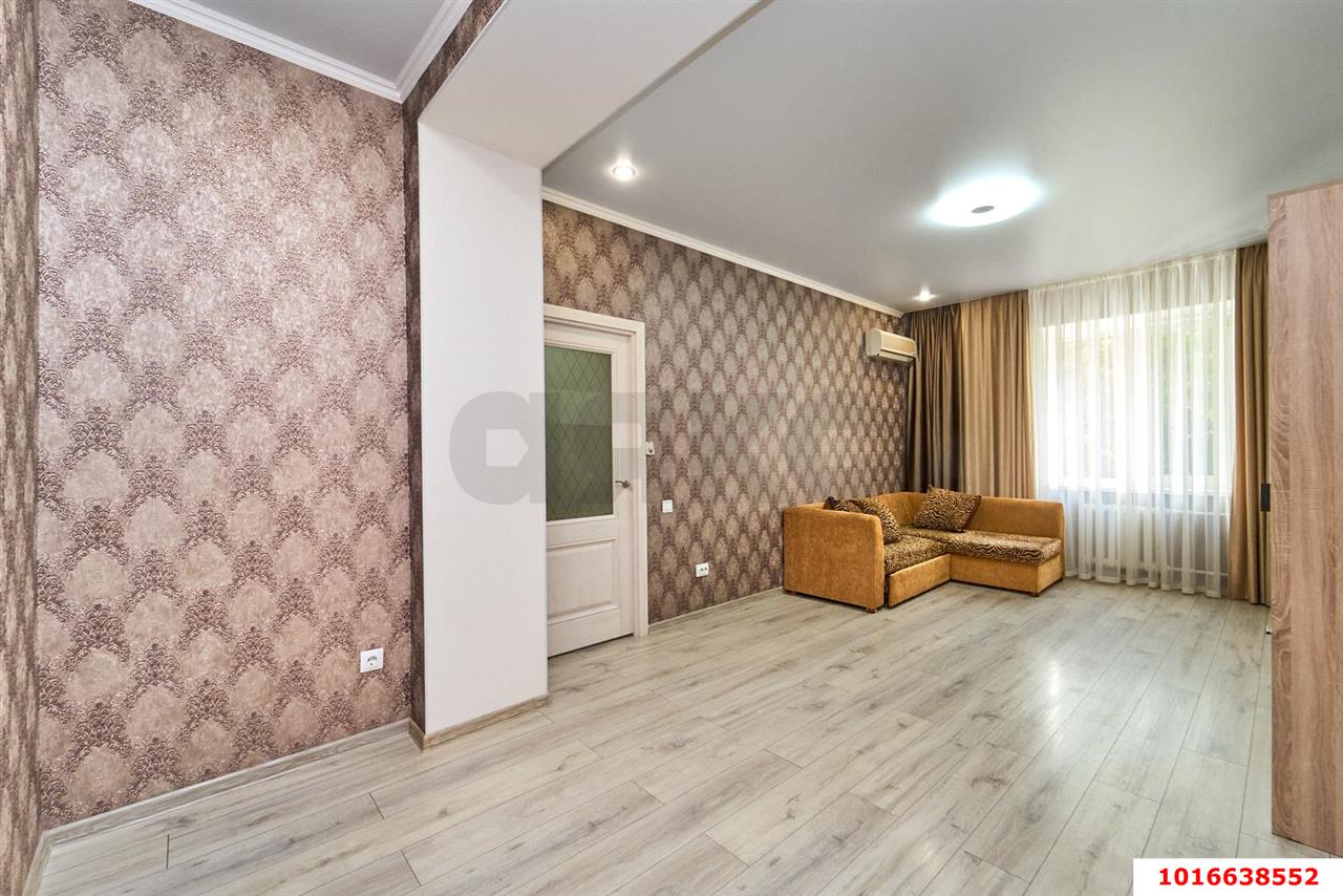 Фото №13: 2-комнатная квартира <span class="whitespace-nowrap">56 м²</span>, <span class="whitespace-nowrap">2/5 эт.</span> - Краснодар, Центральный внутригородской округ, мкр. Центральный, ул. Орджоникидзе, 56