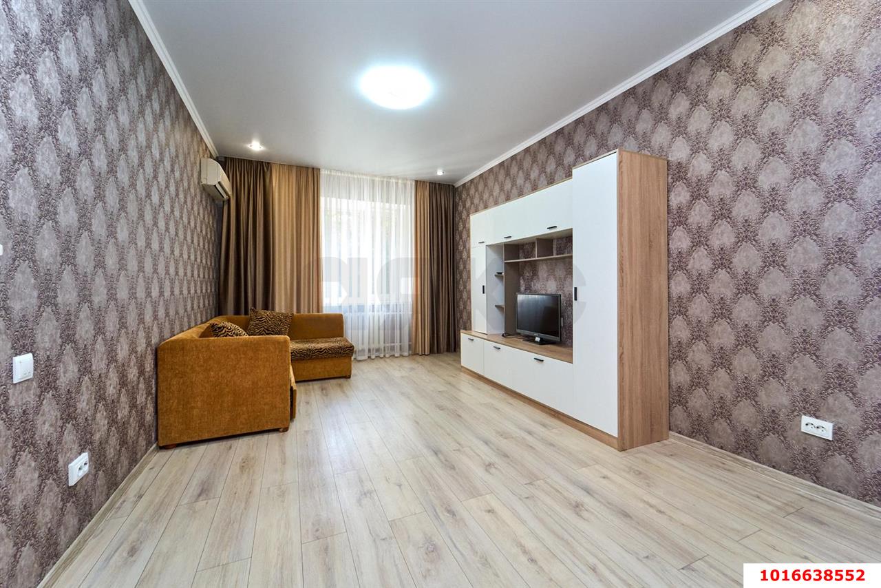 Фото №2: 2-комнатная квартира <span class="whitespace-nowrap">56 м²</span>, <span class="whitespace-nowrap">2/5 эт.</span> - Краснодар, Центральный внутригородской округ, мкр. Центральный, ул. Орджоникидзе, 56