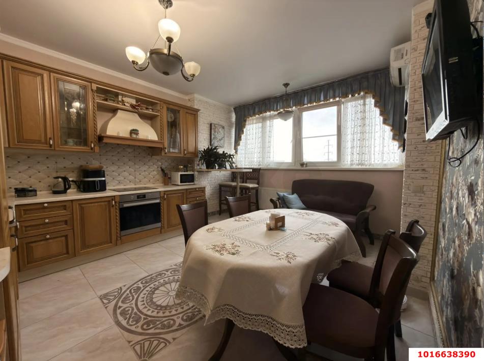 Фото №1: 2-комнатная квартира 63 м² - Краснодар, Карасунский внутригородской округ, мкр. Гидростроителей, ул. Автолюбителей, 28