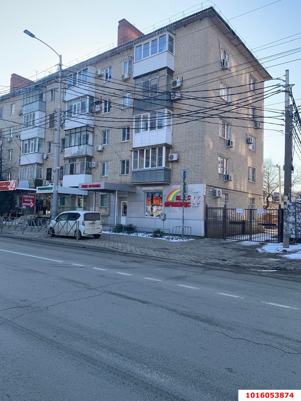 Фото №1: 2-комнатная квартира 46 м² - Краснодар, Центральный внутригородской округ, Западный внутригородской округ, мкр. Центральный, ул. Октябрьская, 179