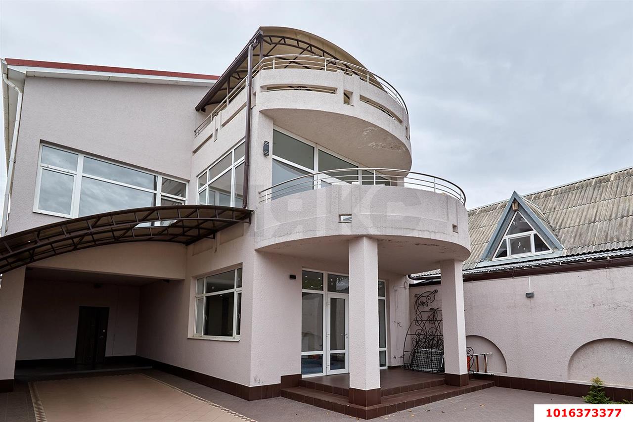 Фото №1: Дом 472 м² + 3.59 сот. - Краснодар, Центральный внутригородской округ, мкр. Дубинка, ул. Маяковского, 13