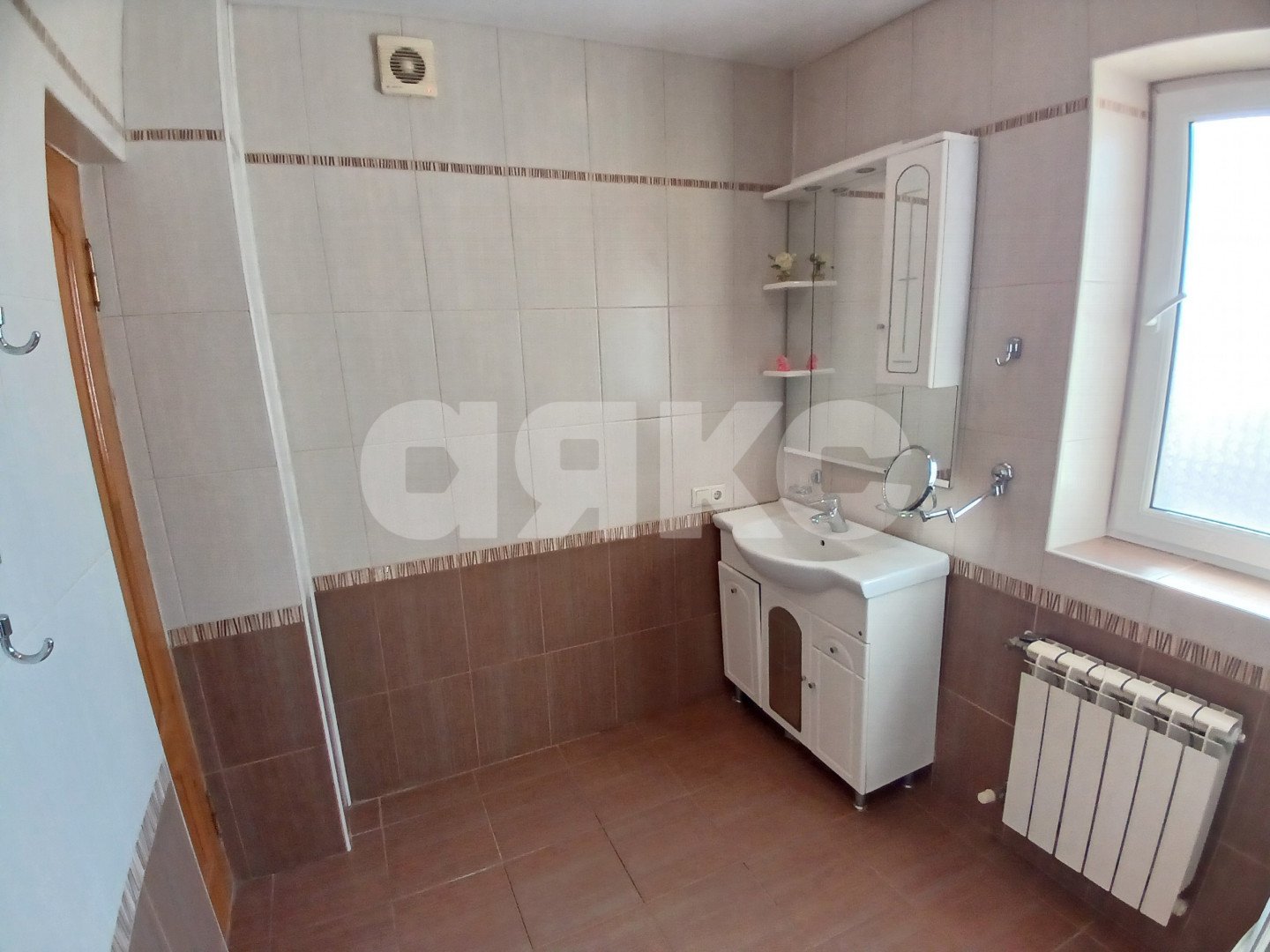 Фото №15: Дом 197 м² + 6 сот. - Виноградный, ул. Красная