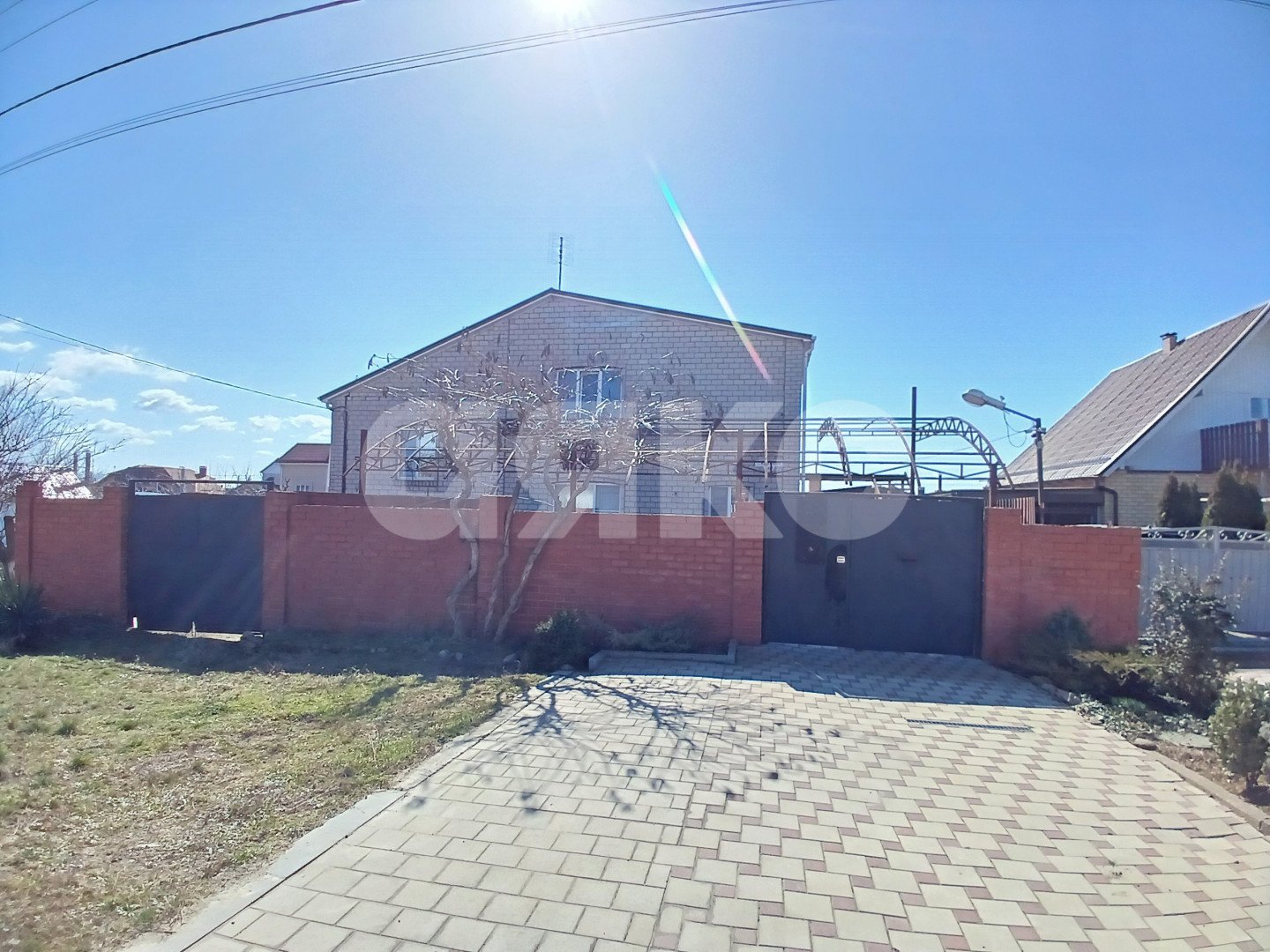 Фото №1: Дом 197 м² + 6 сот. - Виноградный, ул. Красная