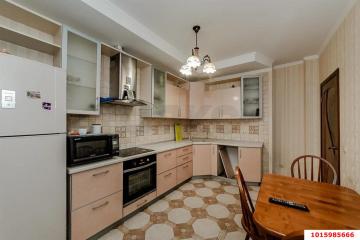 Фото №1: 2-комнатная квартира 72 м² - Краснодар, мкр. Юбилейный, ул. Думенко, 21/1