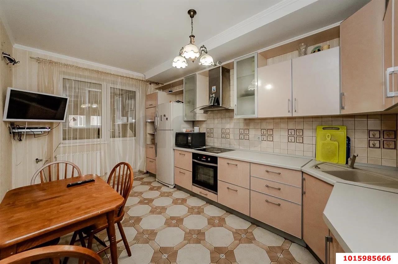 Фото №2: 2-комнатная квартира 76 м² - Краснодар, Западный внутригородской округ, мкр. Юбилейный, ул. Думенко, 21/1