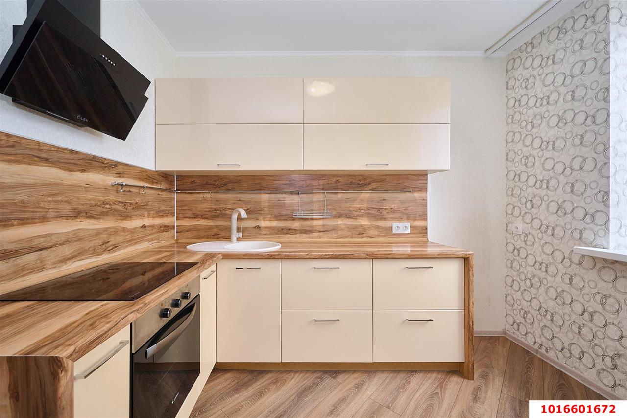 Фото №2: 1-комнатная квартира 37 м² - Краснодар, Западный внутригородской округ, Кожзавод, мкр. Военный городок № 1, ул. имени Калинина, 350/7