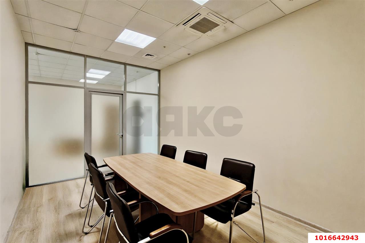 Фото №8: Офисное помещение <span class="whitespace-nowrap">90 м²</span>, <span class="whitespace-nowrap">6/12 эт.</span> - Краснодар, Центральный внутригородской округ, мкр. Покровка, ул. Северная, 490