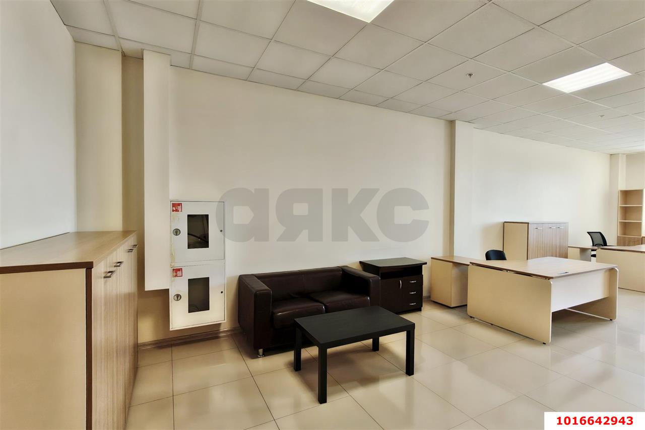Фото №16: Офисное помещение <span class="whitespace-nowrap">90 м²</span>, <span class="whitespace-nowrap">6/12 эт.</span> - Краснодар, Центральный внутригородской округ, мкр. Покровка, ул. Северная, 490