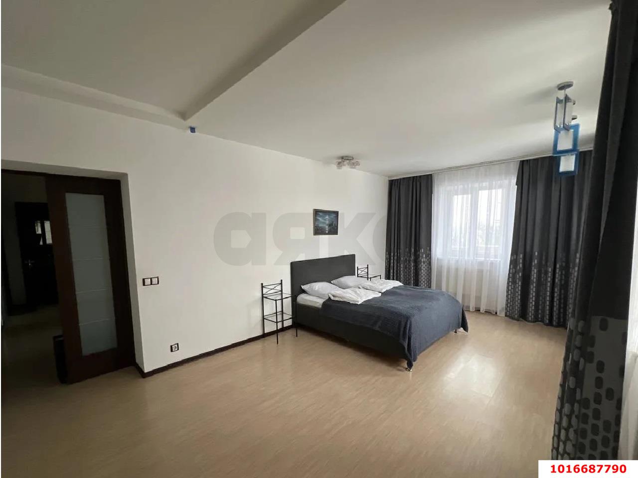 Фото №1: 2-комнатная квартира 82 м² - Краснодар, Карасунский внутригородской округ, мкр. Камвольно-суконный Комбинат, ул. Камвольная, 3