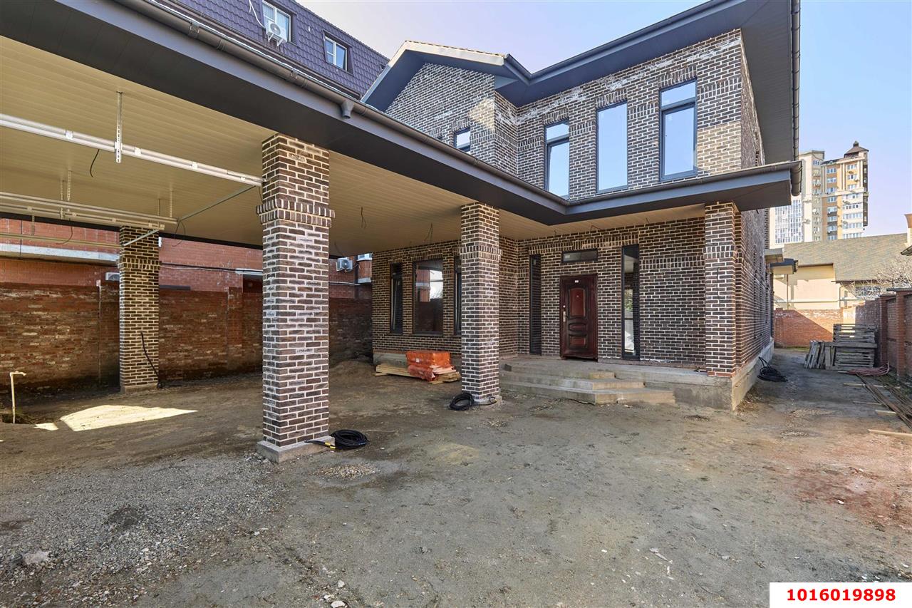 Фото №1: Дом 263 м² + 6.16 сот. - Краснодар, Центральный внутригородской округ, Покровка, мкр. Центральный, ул. Будённого, 363