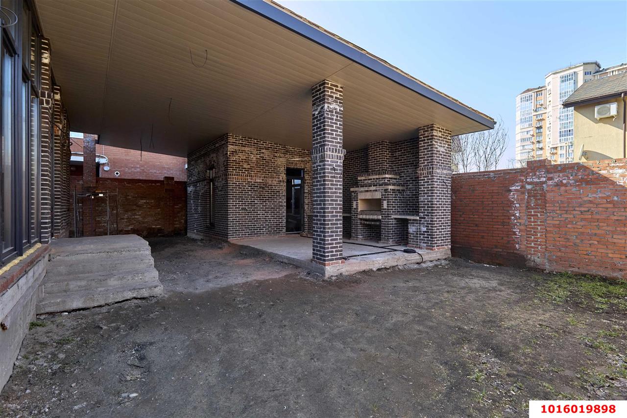 Фото №2: Дом 263 м² + 6.16 сот. - Краснодар, Центральный внутригородской округ, Покровка, мкр. Центральный, ул. Будённого, 363