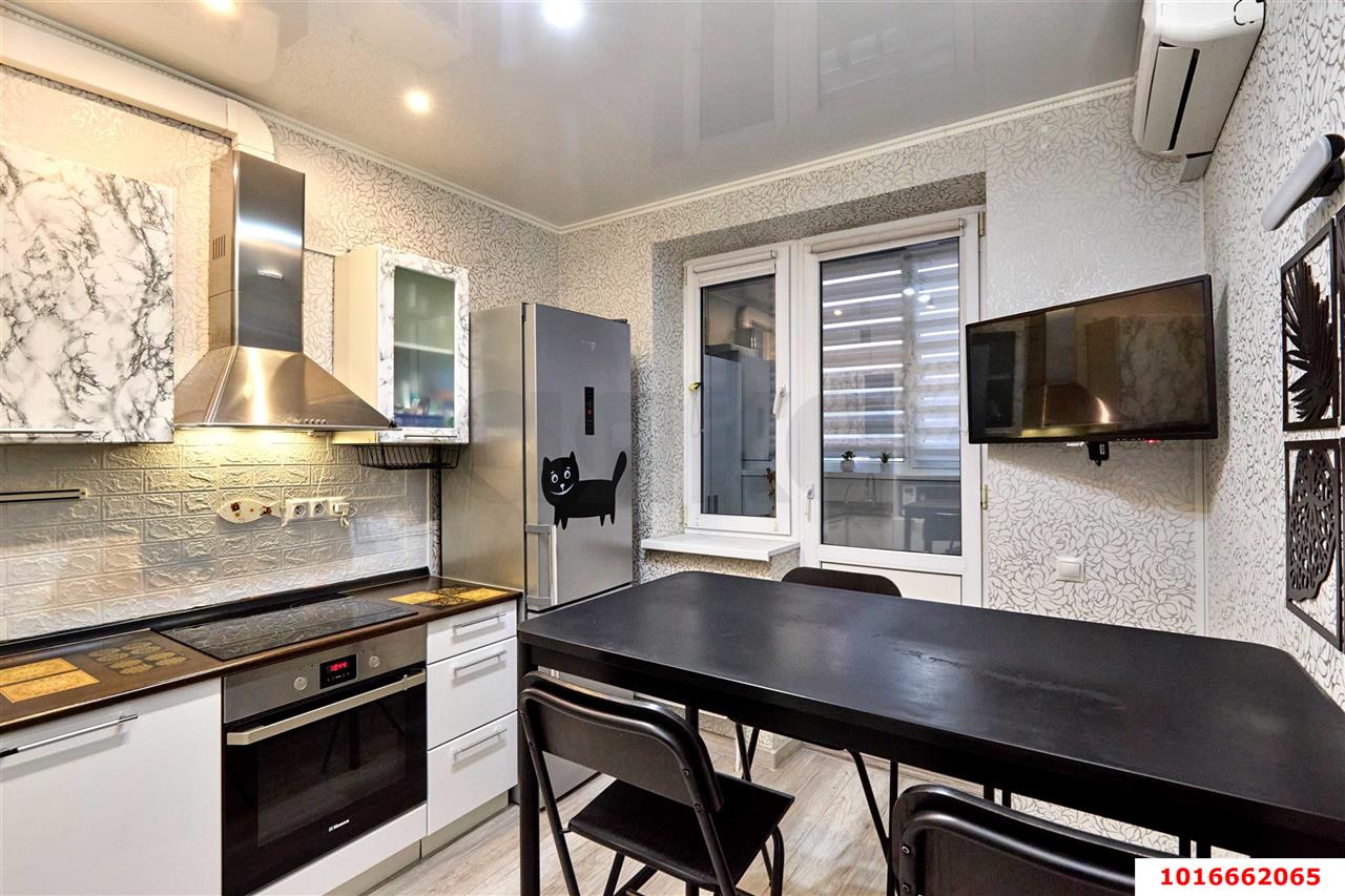 Фото №1: 2-комнатная квартира 48 м² - Краснодар, Прикубанский внутригородской округ, Завод Радиоизмерительных Приборов, мкр. имени Петра Метальникова, ул. Петра Метальникова, 28