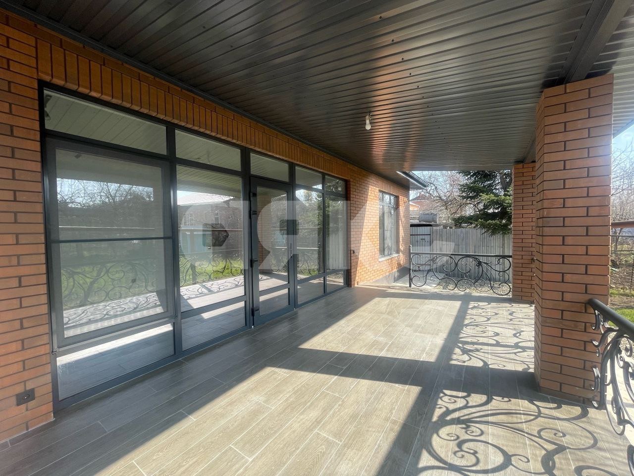 Фото №1: Дом 120 м² + 6.3 сот. - Майкоп, мкр. Центр, ул. площадь Ленина