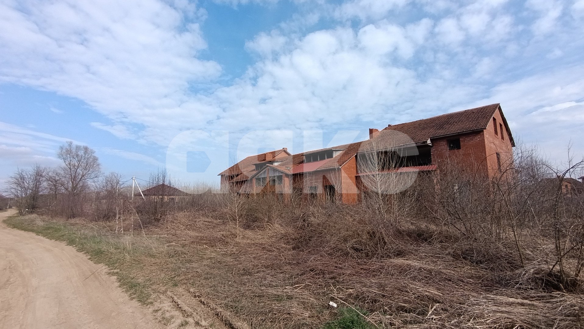 Фото №3: Дом 1000 м² + 25.36 сот. - Саратовская, 4-й, мкр. 12-й квартал, 4