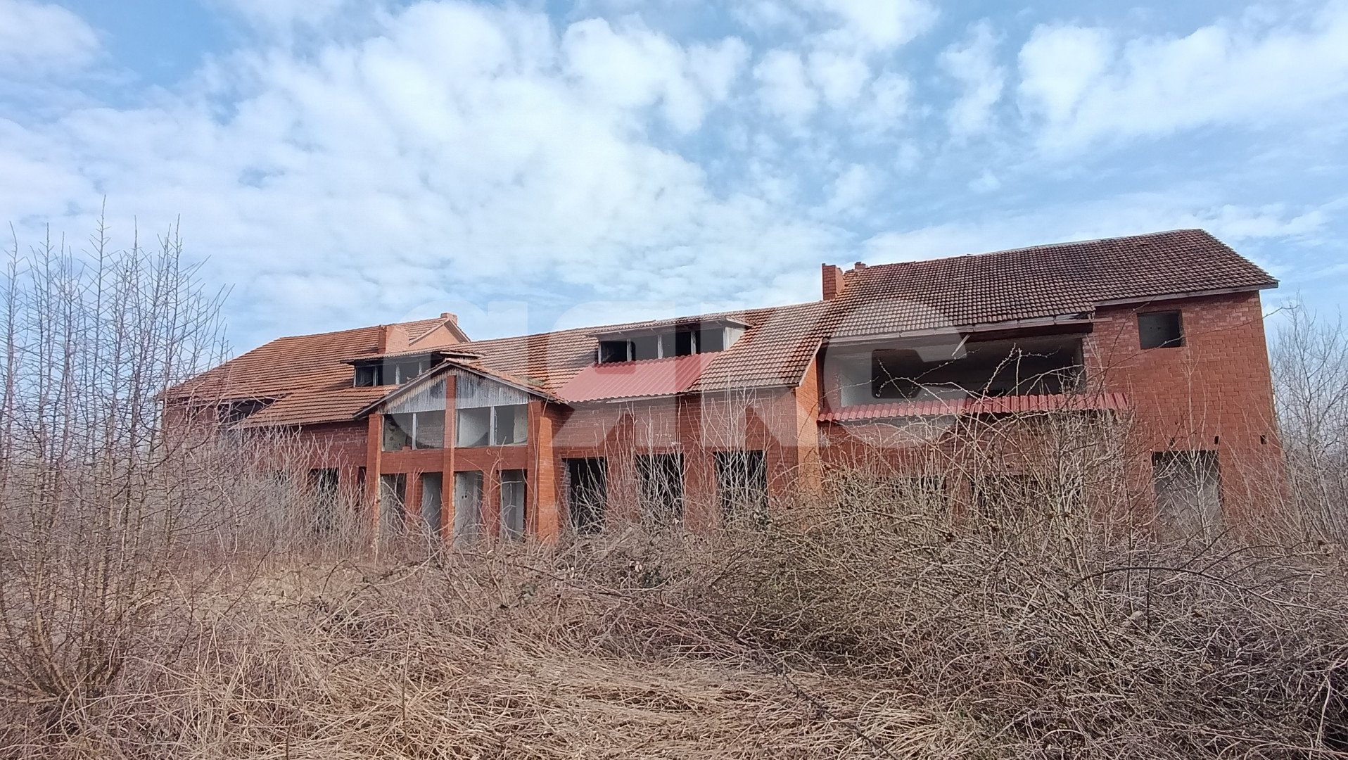 Фото №2: Дом 1000 м² + 25.36 сот. - Саратовская, 4-й, мкр. 12-й квартал, 4