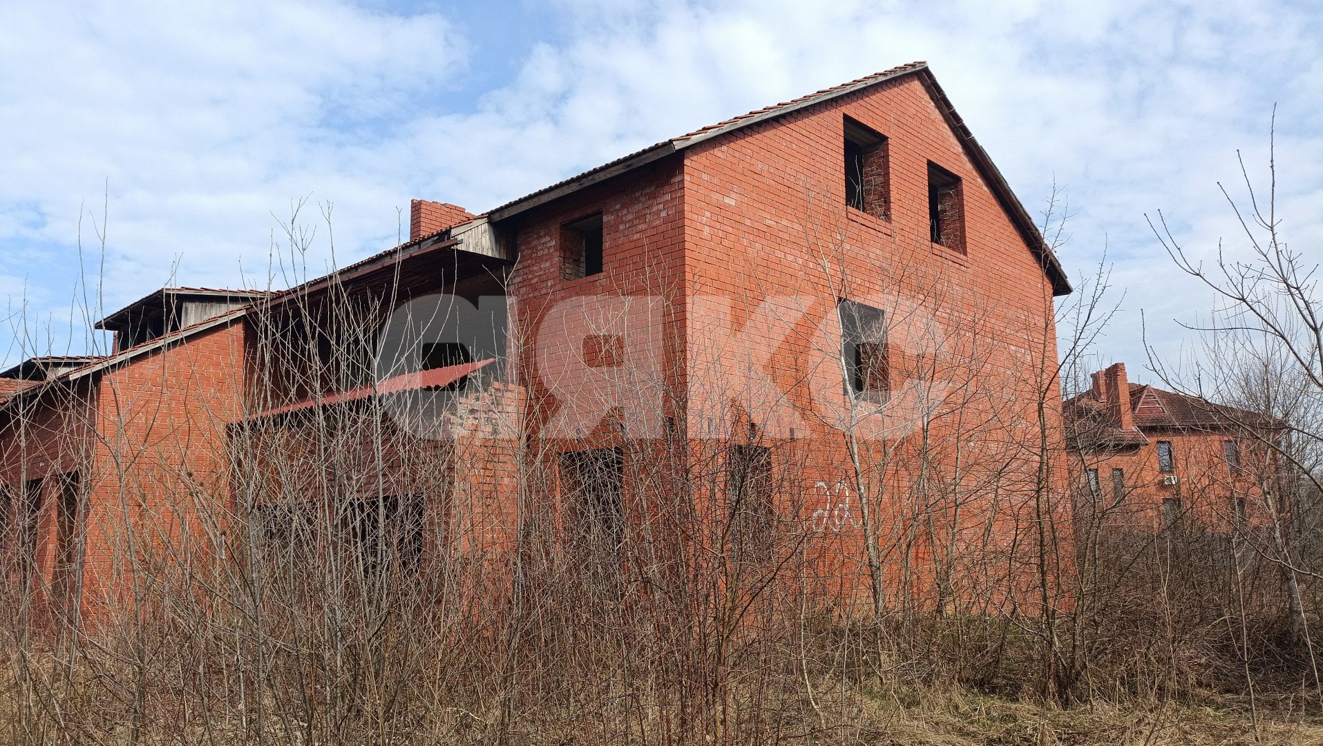 Фото №1: Дом 1000 м² + 25.36 сот. - Саратовская, 4-й, мкр. 12-й квартал, 4