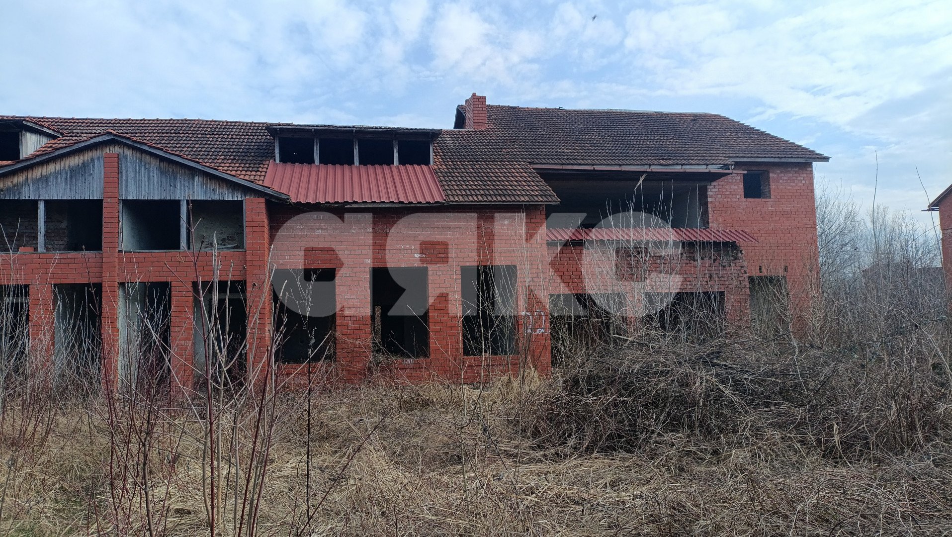 Фото №18: Дом 1000 м² + 25.36 сот. - Саратовская, 4-й, мкр. 12-й квартал, 4