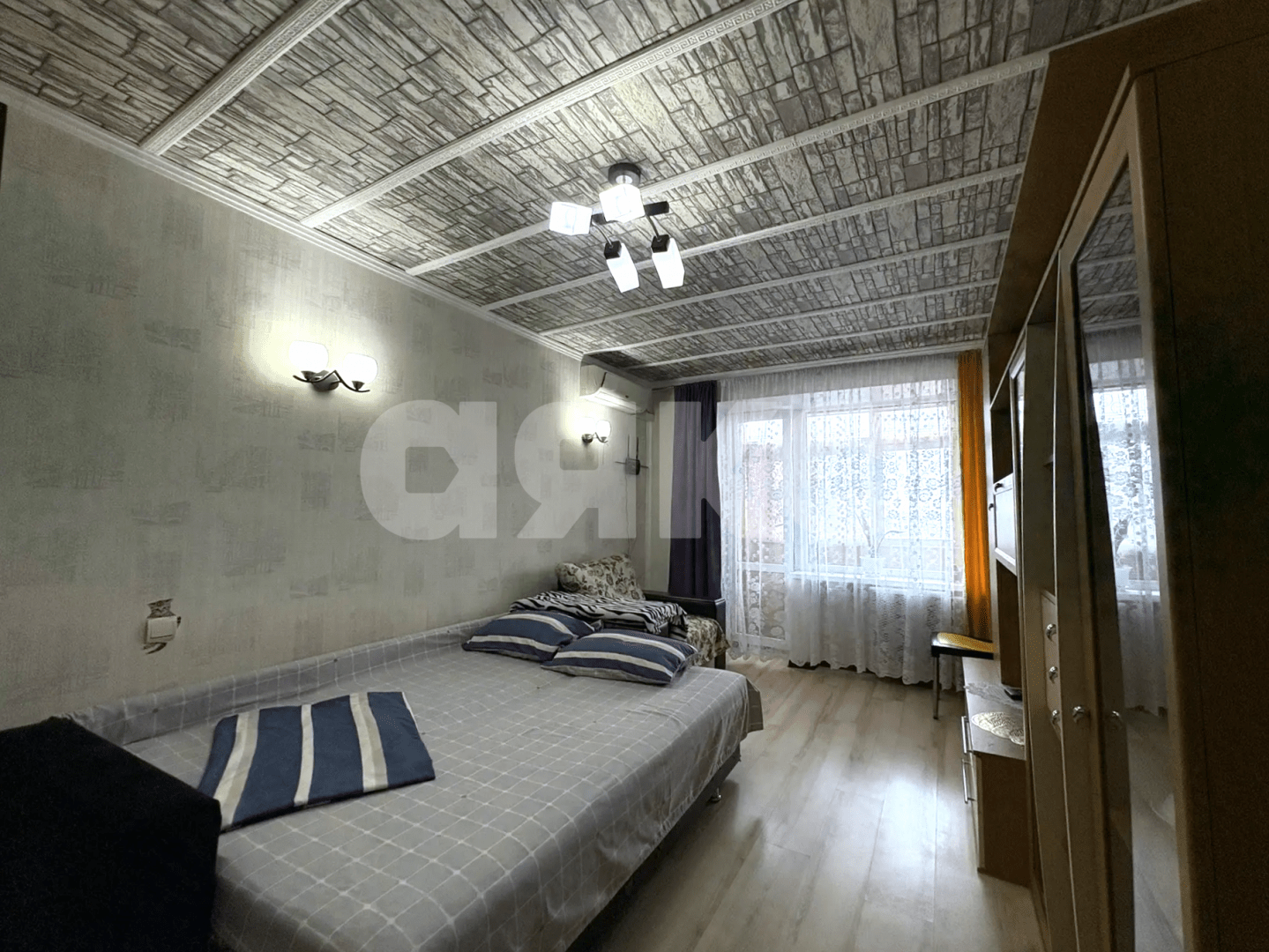 Фото №3: 2-комнатная квартира <span class="whitespace-nowrap">45 м²</span>, <span class="whitespace-nowrap">8/9 эт.</span> - Волгоград, Тракторозаводский, Спартановка, мкр. 412-й, ул. Гороховцев, 2