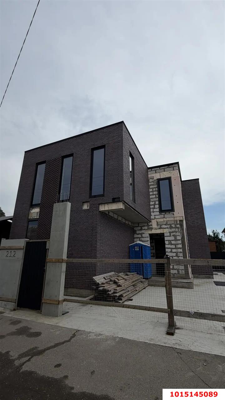 Фото №3: Дом <span class="whitespace-nowrap">180 м²</span> <span class="whitespace-nowrap">+ 3 сот.</span>, <span class="whitespace-nowrap">2 эт.</span> - Краснодар, Западный внутригородской округ, мкр. Фестивальный, ул. Артиллерийская, 212