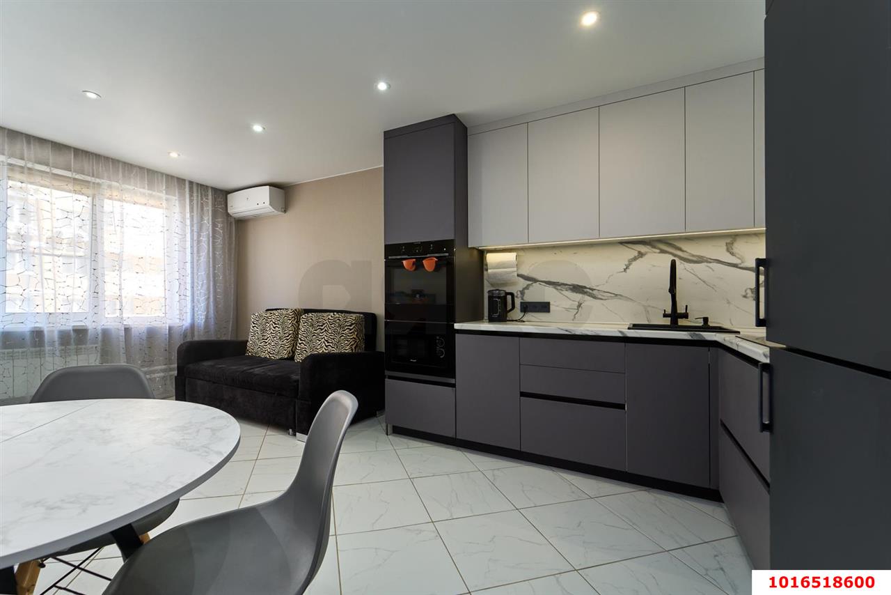 Фото №3: 3-комнатная квартира <span class="whitespace-nowrap">90 м²</span>, <span class="whitespace-nowrap">10/16 эт.</span> - Краснодар, Прикубанский внутригородской округ, мкр. Восточно-Кругликовский, ул. Героев-Разведчиков, 42