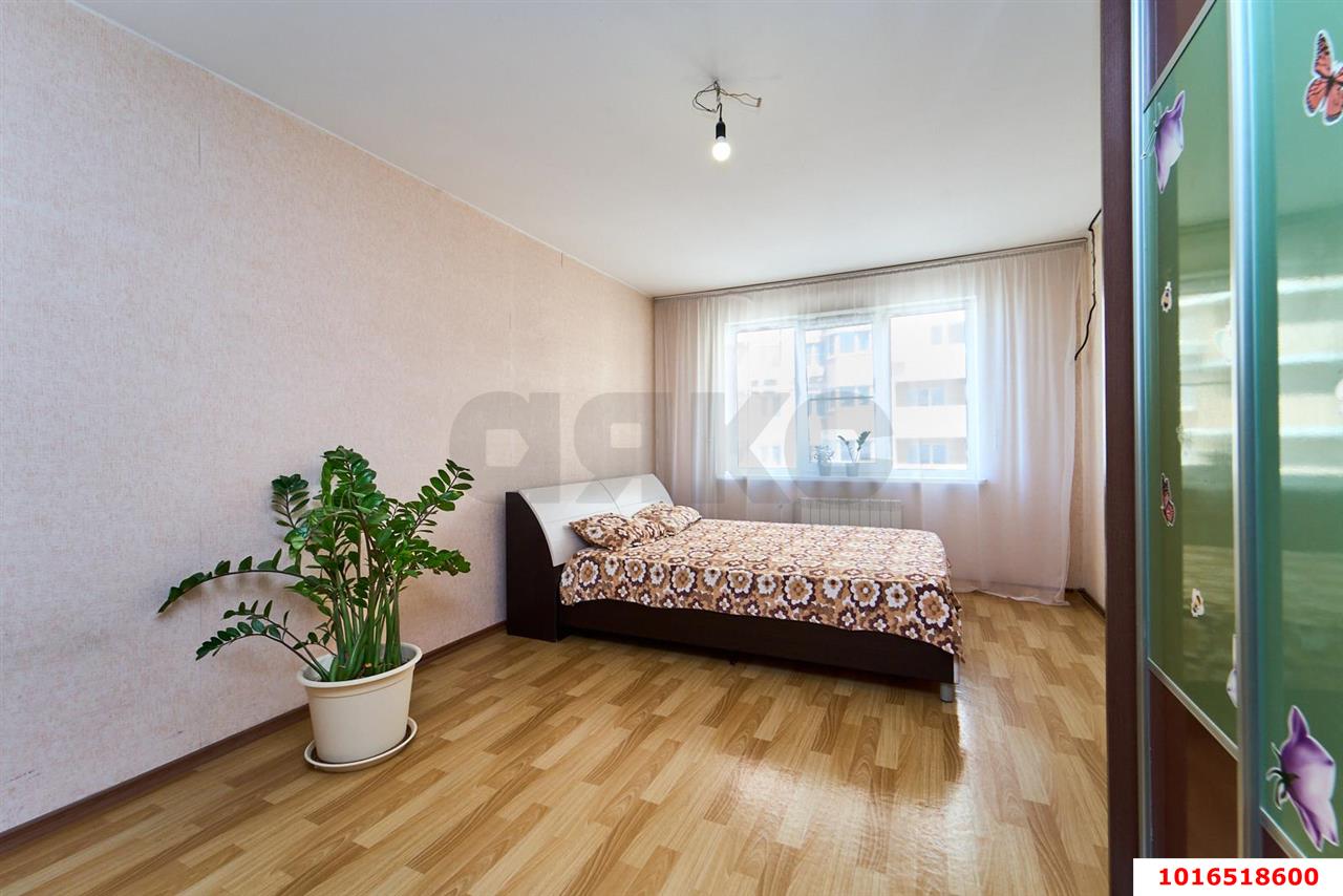 Фото №4: 3-комнатная квартира <span class="whitespace-nowrap">90 м²</span>, <span class="whitespace-nowrap">10/16 эт.</span> - Краснодар, Прикубанский внутригородской округ, мкр. Восточно-Кругликовский, ул. Героев-Разведчиков, 42