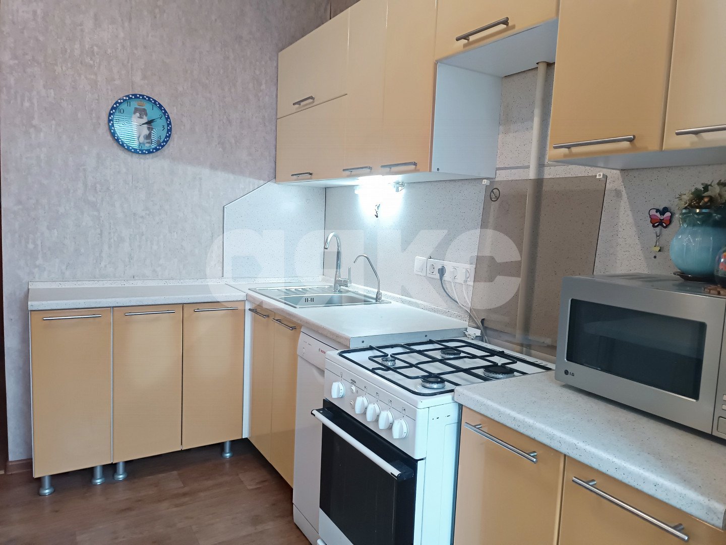 Фото №11: 2-комнатная квартира <span class="whitespace-nowrap">52 м²</span>, <span class="whitespace-nowrap">7/9 эт.</span> - Волгоград, Дзержинский, 132-й, р. Семь Ветров, ул. 8-й Воздушной Армии, 34