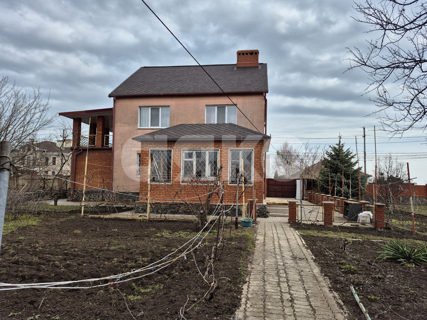 Фото №1: Дом 260 м² + 8 сот. - Ильичёвское, ул. Надежды