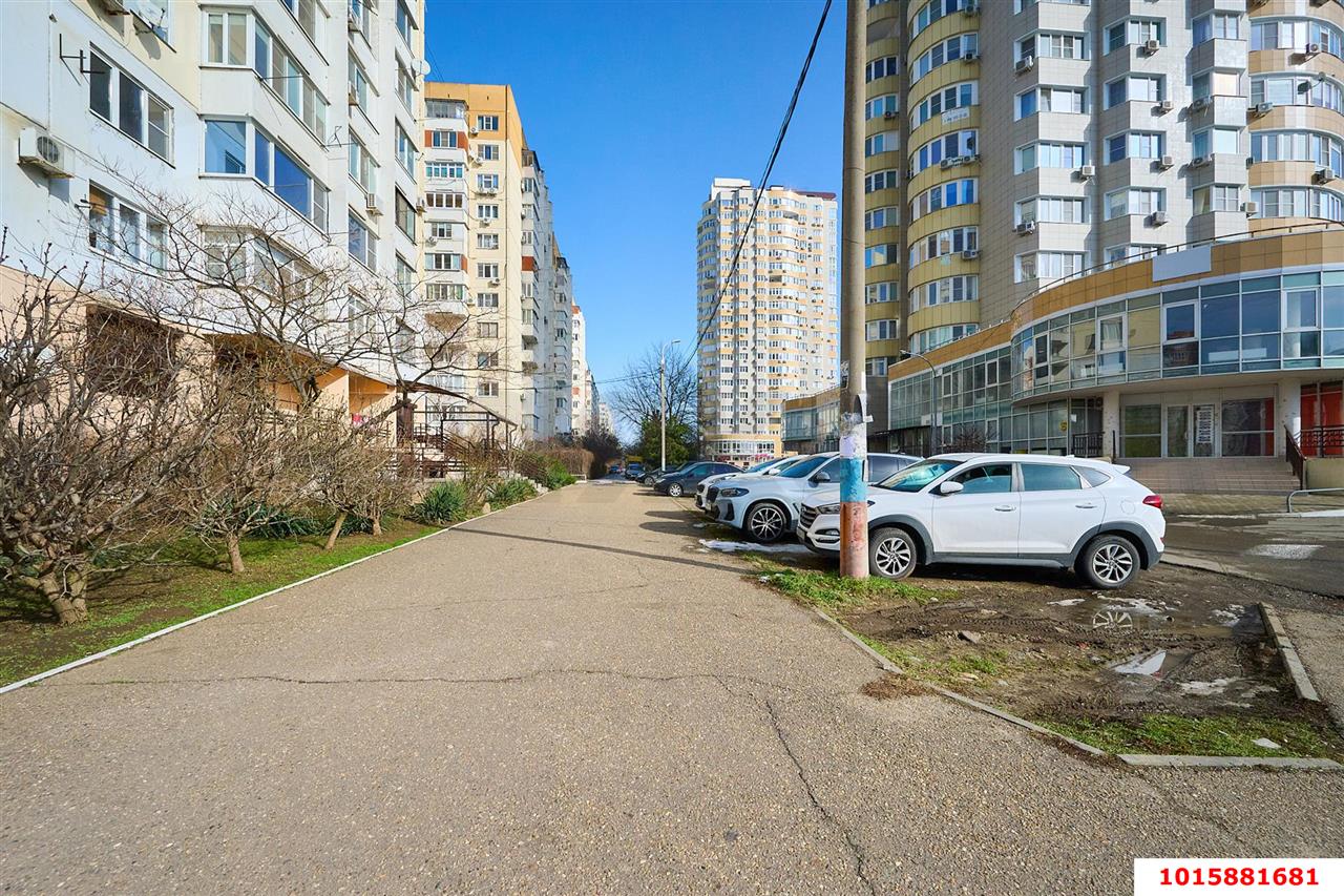 Фото №1: Торговое помещение 225 м² - Краснодар, Западный внутригородской округ, мкр. Юбилейный, ул. Рождественская набережная, 11