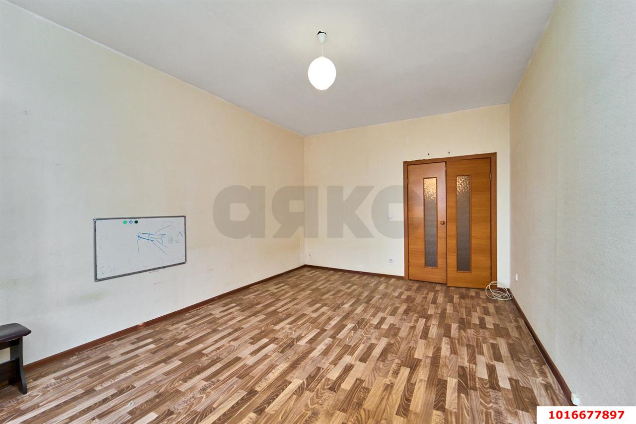 Фото №3: 2-комнатная квартира 74 м² - Краснодар, Прикубанский внутригородской округ, Завод Радиоизмерительных Приборов, Калинино, мкр. квартал Народный, пер. Ленинский, 20/1к9