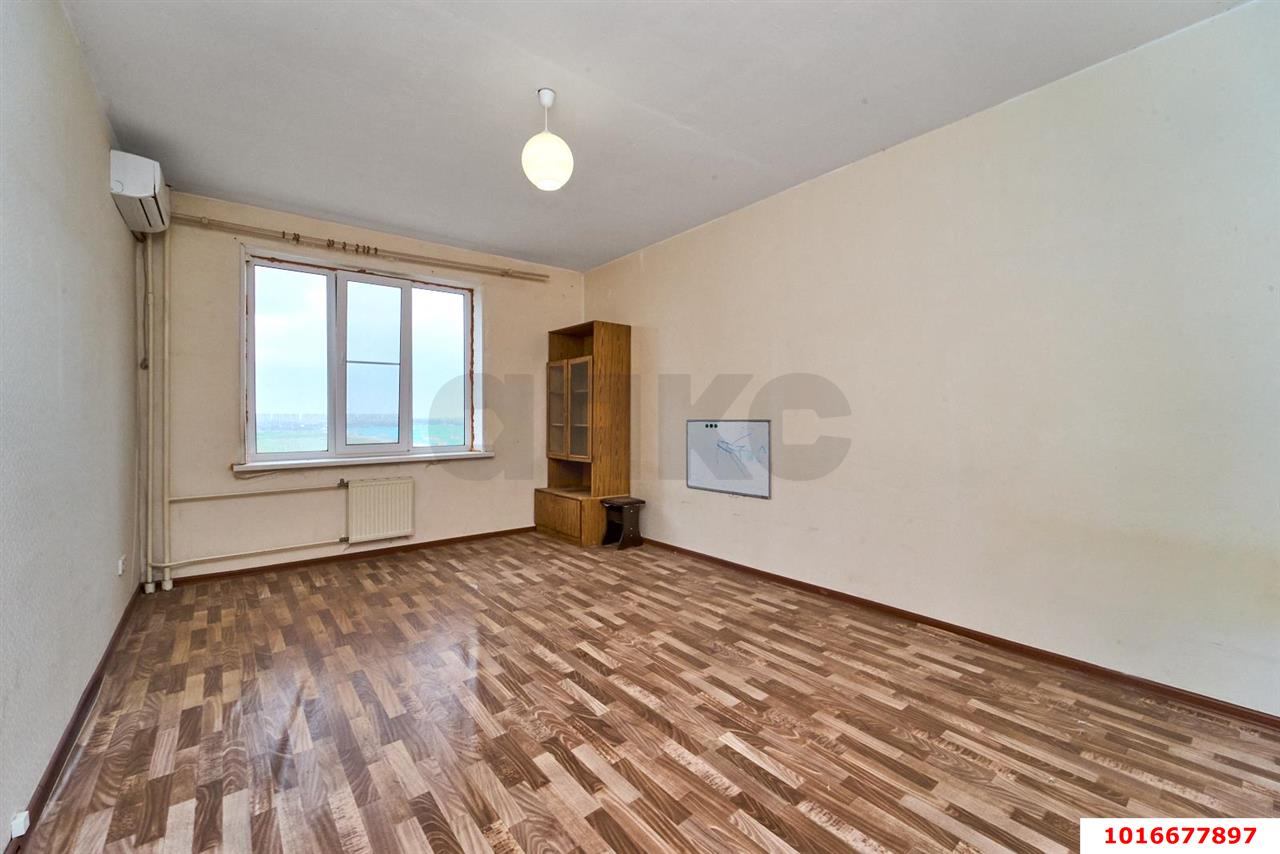 Фото №1: 2-комнатная квартира 74 м² - Краснодар, Прикубанский внутригородской округ, Завод Радиоизмерительных Приборов, Калинино, мкр. квартал Народный, пер. Ленинский, 20/1к9