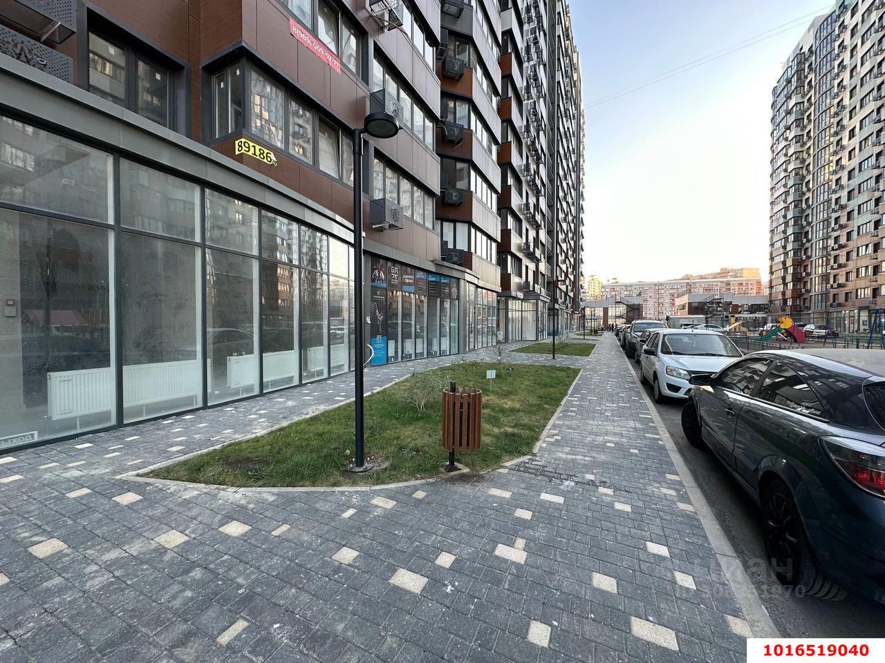 Фото №2: 2-комнатная квартира 65 м² - Краснодар, Прикубанский внутригородской округ, Россинского, мкр. жилой комплекс Россинский Парк, ул. Командорская, 15/1