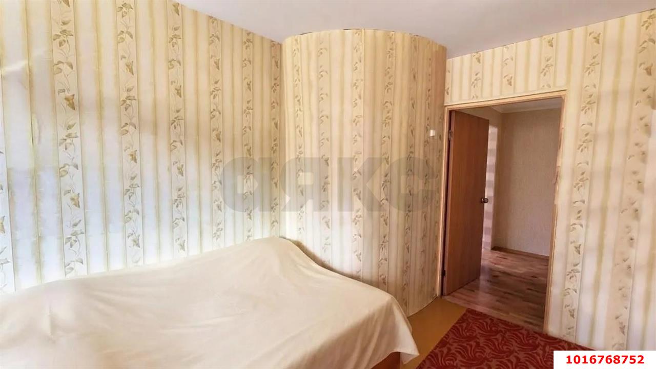 Фото №2: 3-комнатная квартира <span class="whitespace-nowrap">50 м²</span>, <span class="whitespace-nowrap">2/5 эт.</span> - Краснодар, мкр. Западный внутригородской округ, ул. Фёдора Лузана, 12