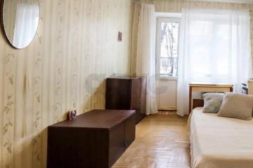 Фото №1: 3-комнатная квартира <span class="whitespace-nowrap">50 м²</span>, <span class="whitespace-nowrap">2/5 эт.</span> - Краснодар, мкр. Западный внутригородской округ, ул. Фёдора Лузана, 12
