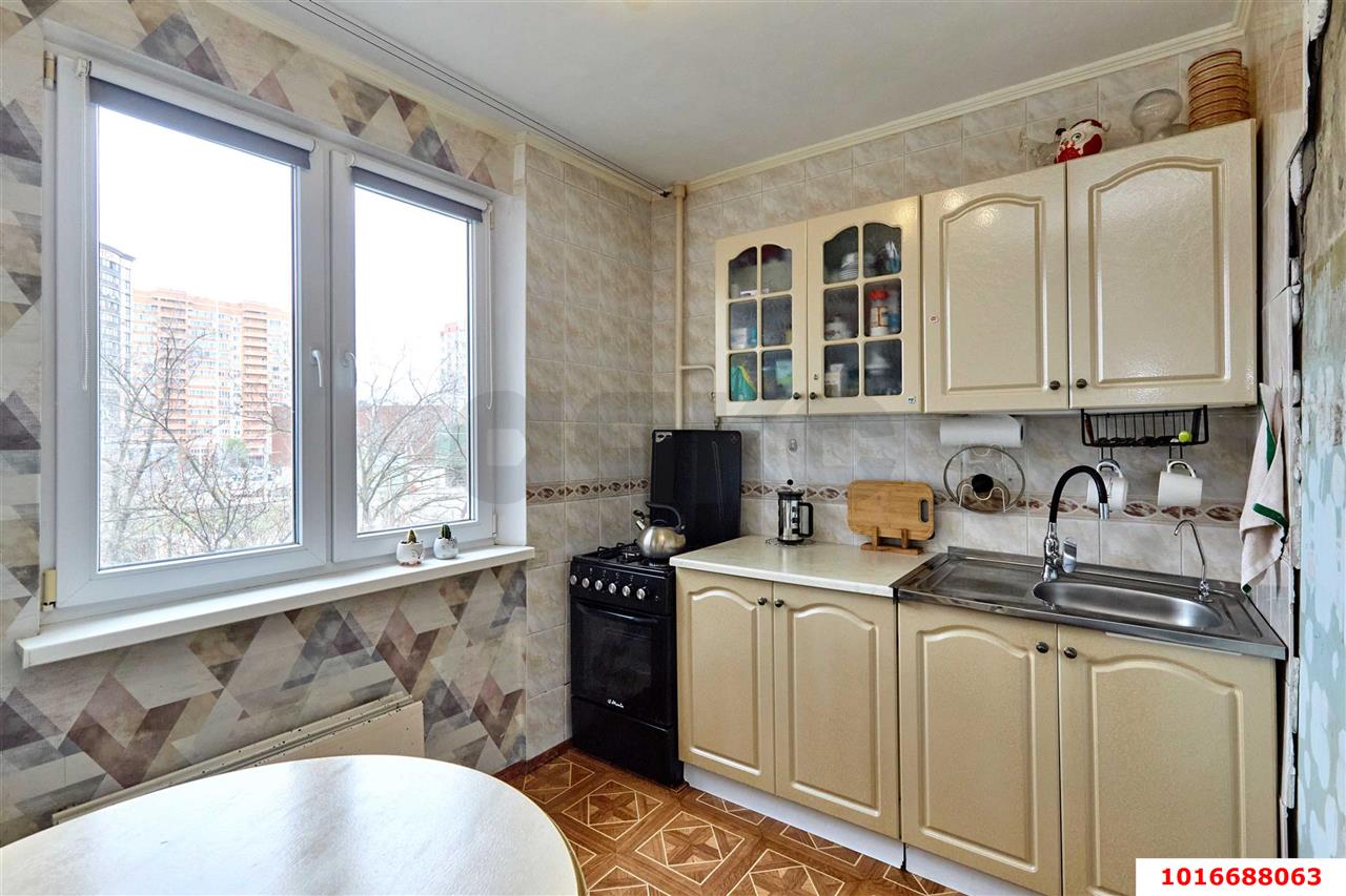 Фото №2: 2-комнатная квартира 48 м² - Краснодар, Западный внутригородской округ, мкр. Юбилейный, пр-кт Чекистов, 8