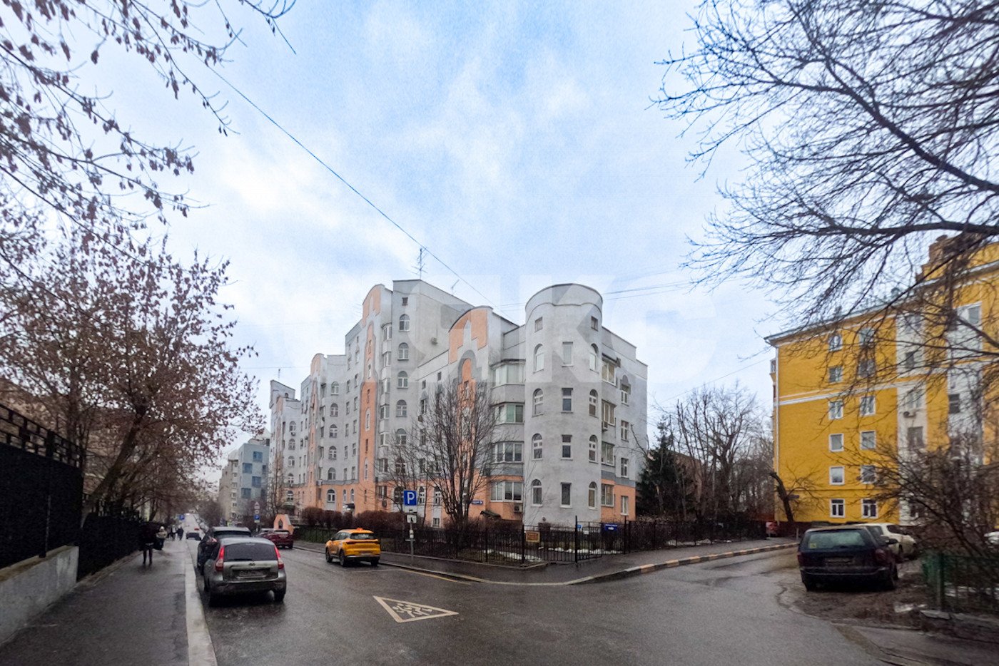 Фото №2: 4-комнатная квартира <span class="whitespace-nowrap">142 м²</span>, <span class="whitespace-nowrap">3/4 эт.</span> - Москва, Центральный административный округ, р. Таганский, пер. 2-й Сыромятнический, 10