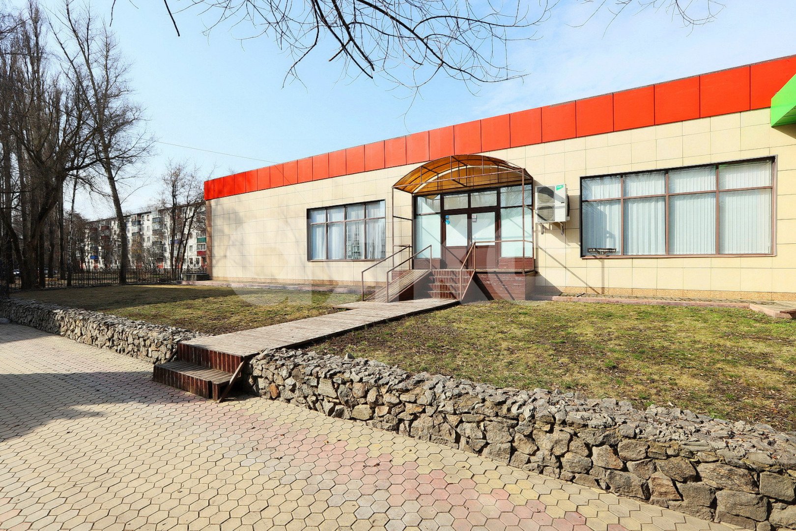 Фото №1: Коммерция 50 м² - Липецк, Советский округ, мкр. 2-й, ул. Валентины Терешковой, 10