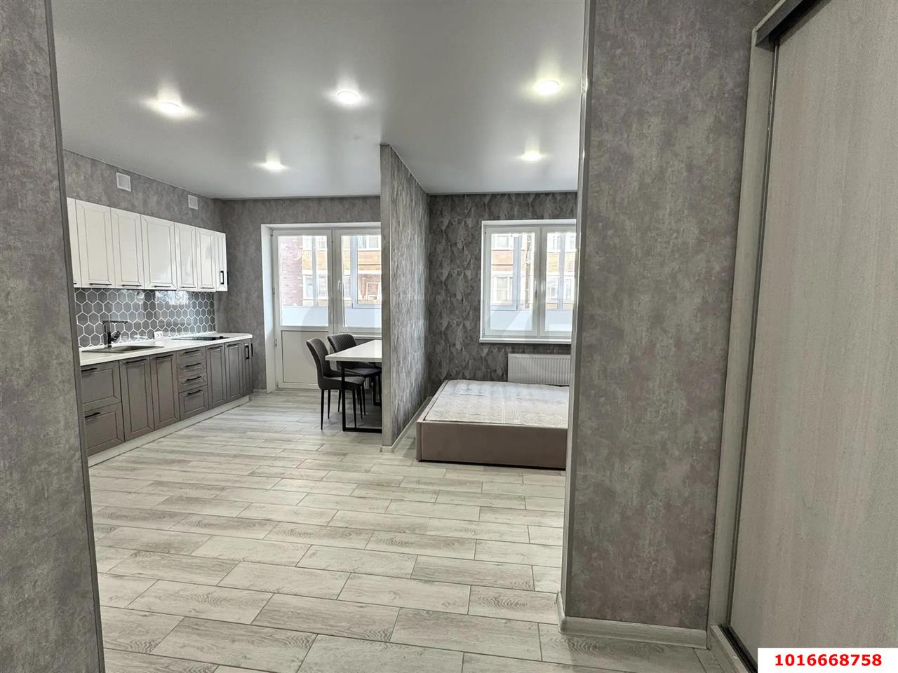 Фото №1: Студия 28 м² - Новая Адыгея, мкр. жилой комплекс Мега, ул. Бжегокайская, 90/3к2