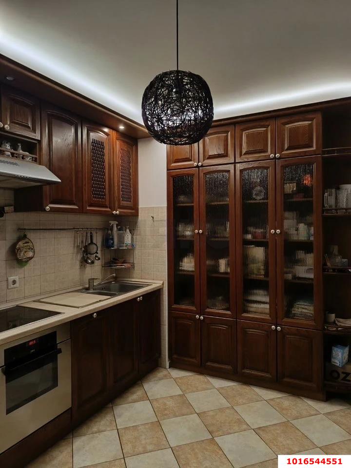 Фото №1: 2-комнатная квартира 64 м² - Краснодар, Западный внутригородской округ, мкр. Юбилейный, ул. Думенко, 33