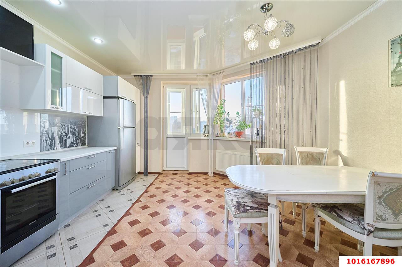 Фото №1: 3-комнатная квартира 126 м² - Краснодар, Центральный внутригородской округ, мкр. Центральный, ул. Ломоносова, 97