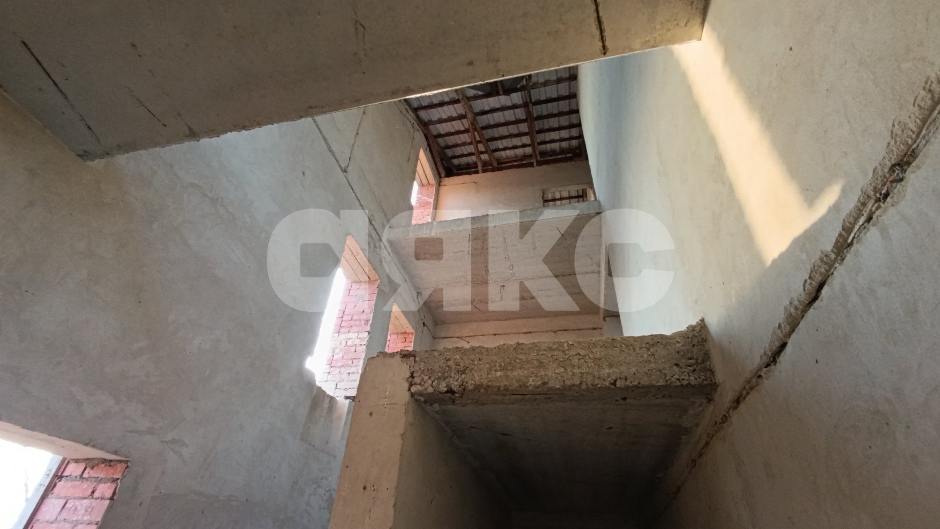 Фото №1: Дом 250 м² + 14.5 сот. - Саратовская, 4-й, мкр. 13-й квартал, 5