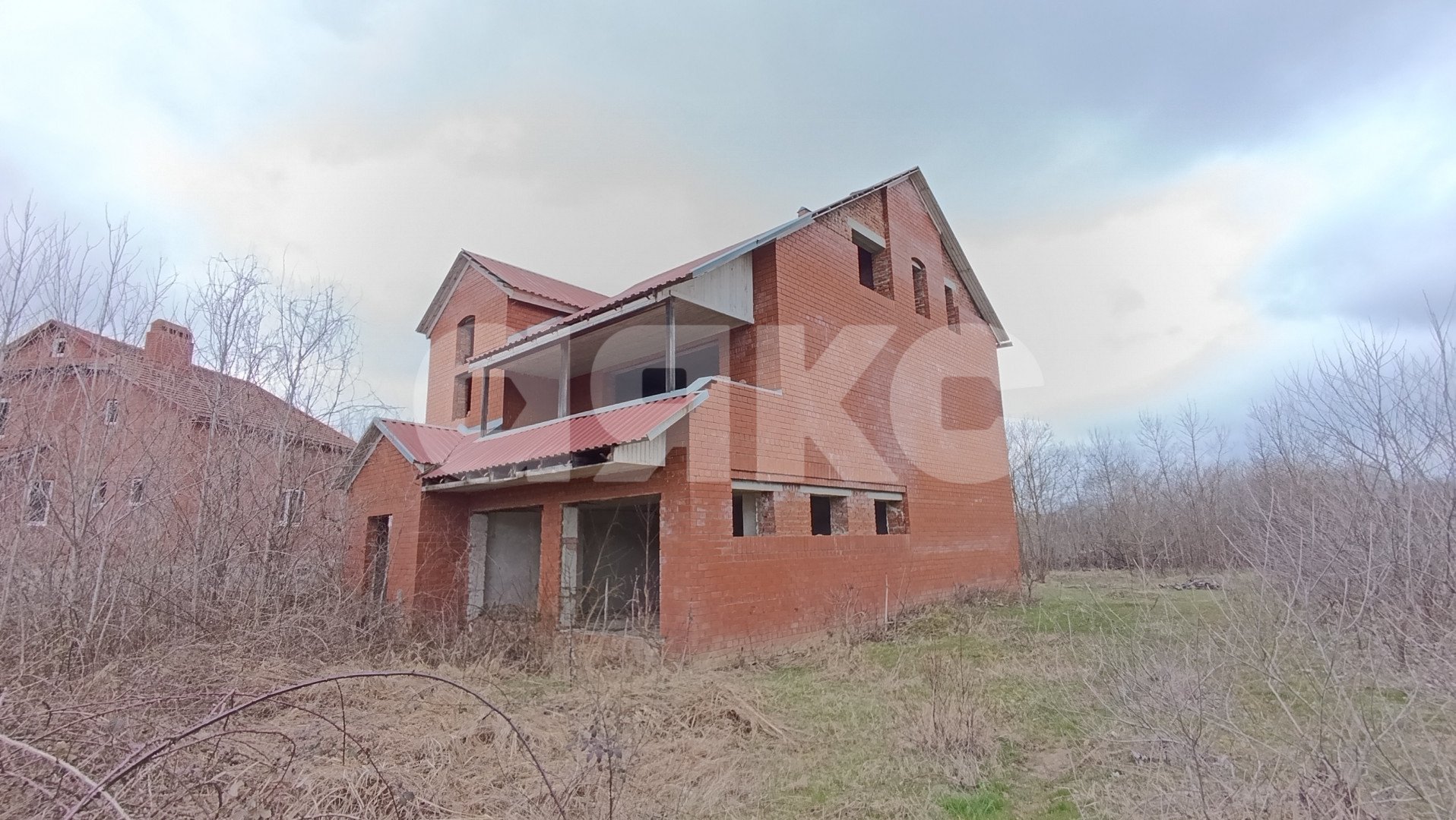 Фото №1: Дом 250 м² + 14.5 сот. - Саратовская, 4-й, мкр. 13-й квартал, 5
