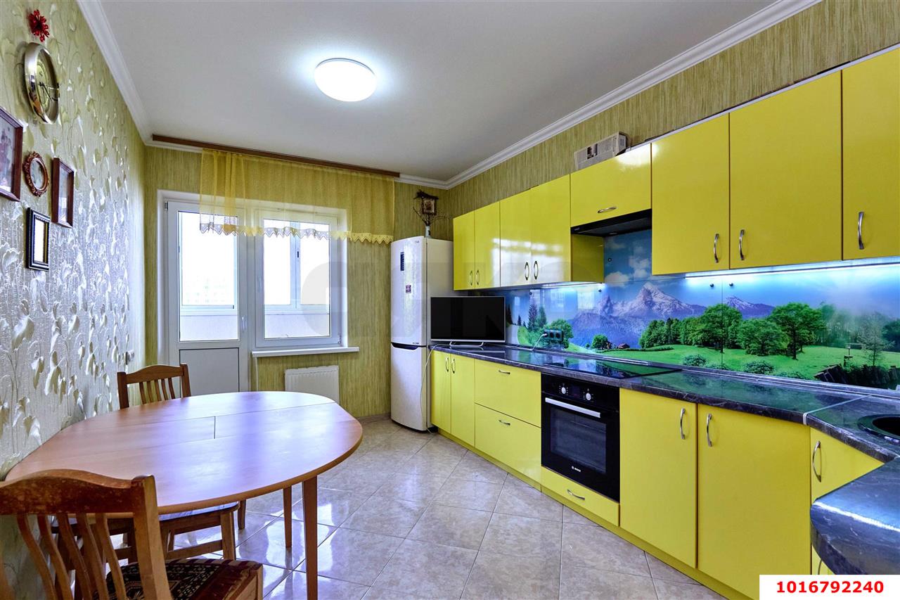 Фото №1: 3-комнатная квартира 81 м² - Краснодар, Прикубанский внутригородской округ, мкр. Московский, ул. им. Артюшкова В.Д., 3