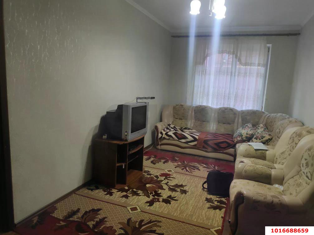 Фото №1: 1-комнатная квартира 32 м² - Краснодар, Прикубанский внутригородской округ, Калинино, мкр. Завод Радиоизмерительных Приборов, ул. Корчагинцев, 10