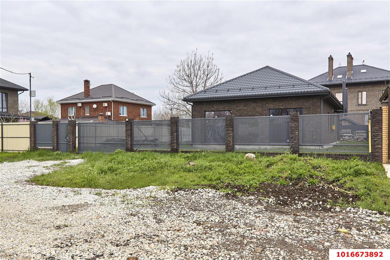 Фото №2: Дом 138 м² + 8 сот. - Краснодар, Прикубанский внутригородской округ, п. коттеджный  Барвиха, пр-д 2-й  Писателя Степанова, 7