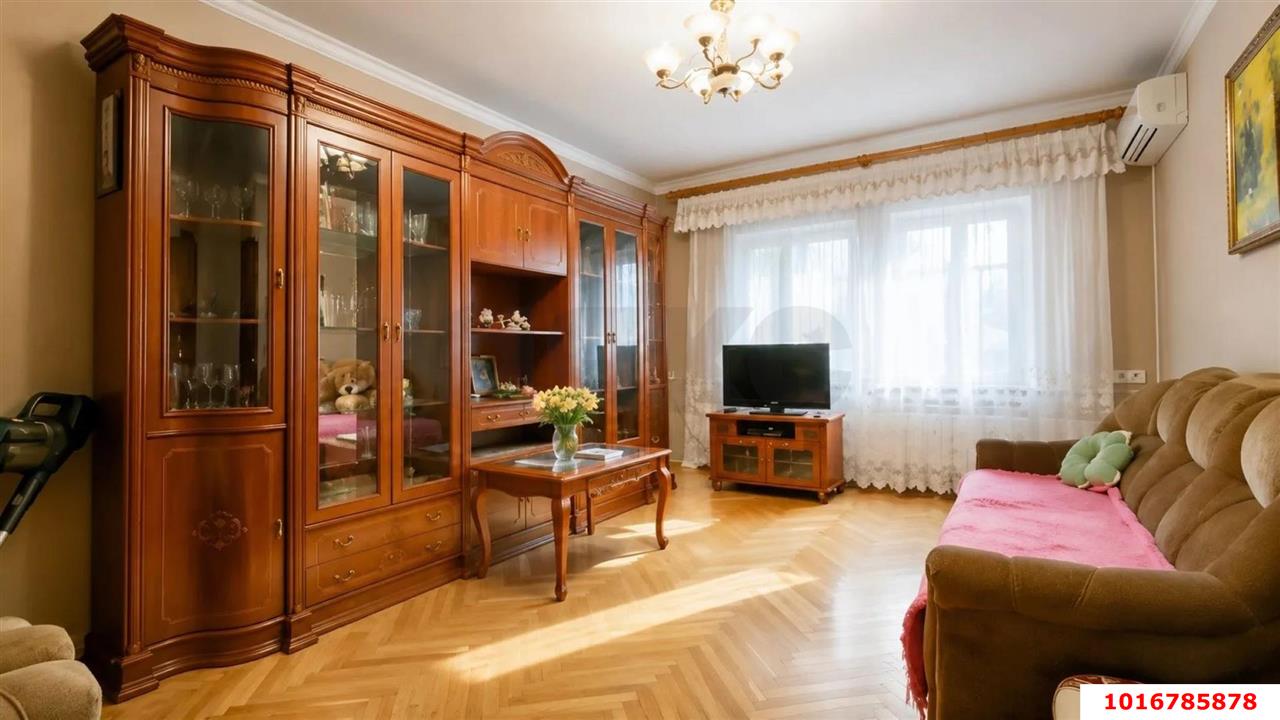 Фото №1: 3-комнатная квартира <span class="whitespace-nowrap">62 м²</span>, <span class="whitespace-nowrap">4/5 эт.</span> - Краснодар, Прикубанский внутригородской округ, мкр. Юбилейный, ул. имени Калинина, 13к41