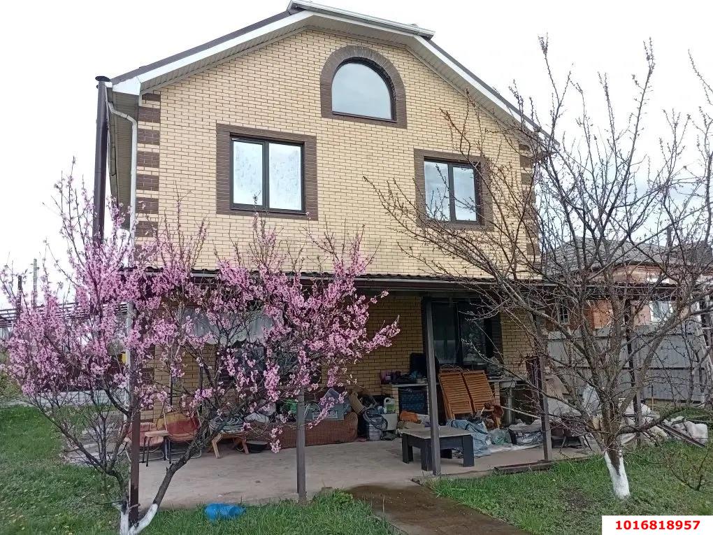 Фото №2: Дом 142 м² + 6 сот. - Афипский, ул. Революционная, 74А